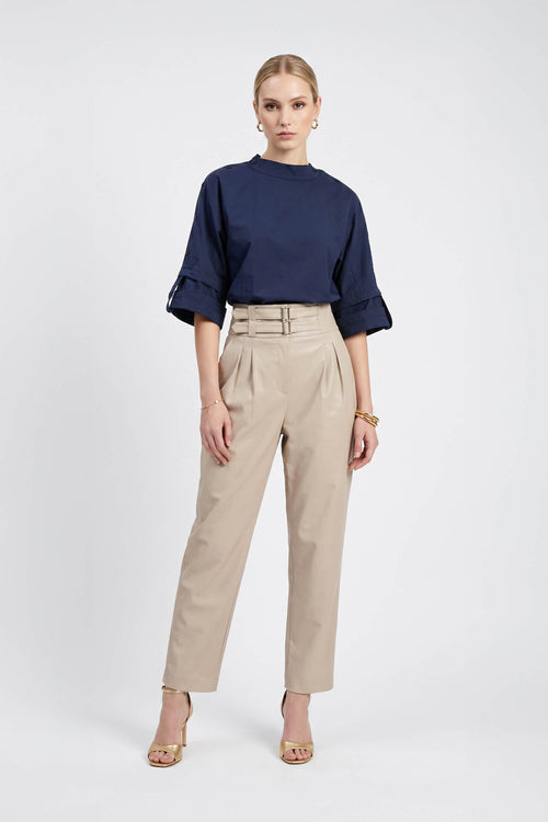 Amira Keyhole High-Neck Blusa 752964MAR