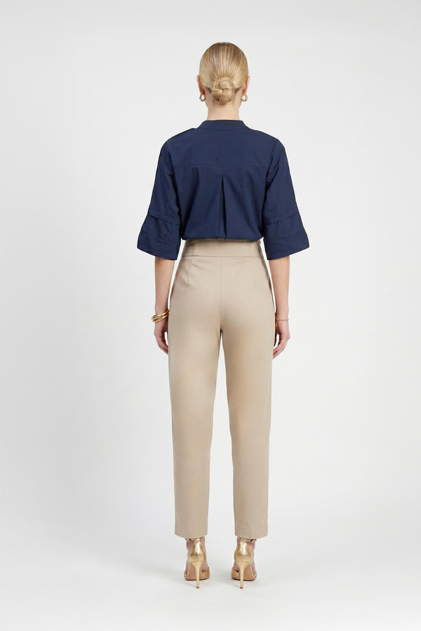Amira Keyhole High-Neck Blusa 752964MAR