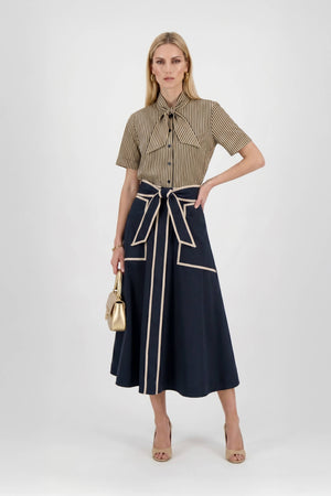 Nora Tie-Neck Short-Sleeve Blusa