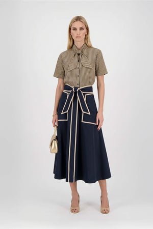 Nora Tie-Neck Short-Sleeve Blusa