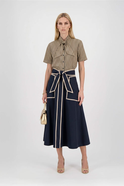 Nora Tie-Neck Short-Sleeve Blusa