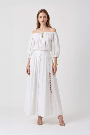 Adriana Off-Shoulder Lace Blusa 554300 HUE - Reina Diaz