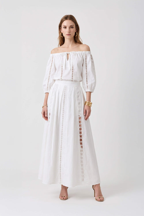 Adriana Off-Shoulder Lace Blusa 554300 HUE - Reina Diaz