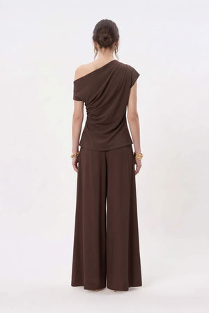 Cassandra One-Shoulder Draped Metal Buckle Blusa 554328 CAF - Reina Diaz