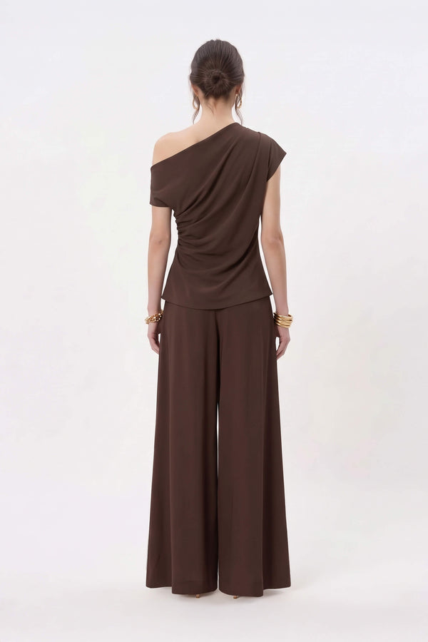 Cassandra One-Shoulder Draped Metal Buckle Blusa 554328 CAF - Reina Diaz