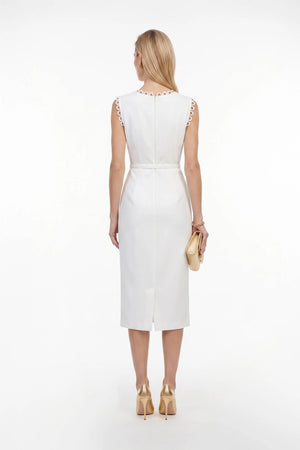 Elena Scalloped Trim Sheath Vestido - Reina Diaz