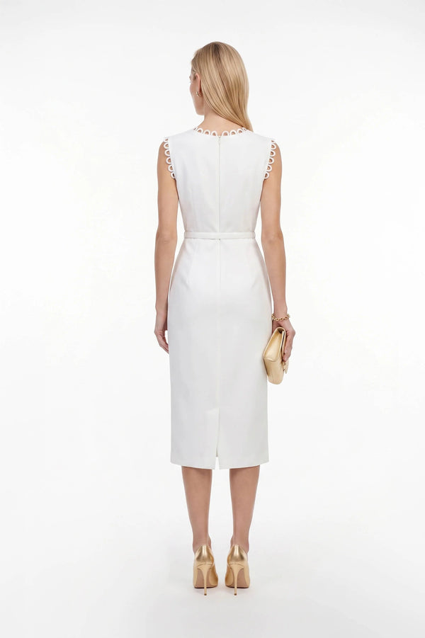 Elena Scalloped Trim Sheath Vestido - Reina Diaz