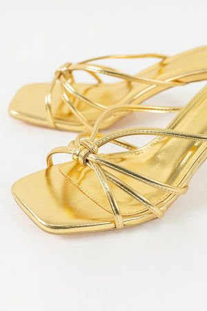 Kitten Heel Sandalia - Reina Diaz