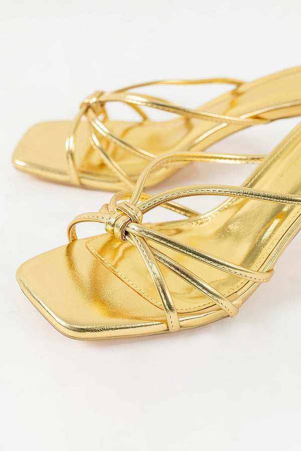 Kitten Heel Sandalia - Reina Diaz