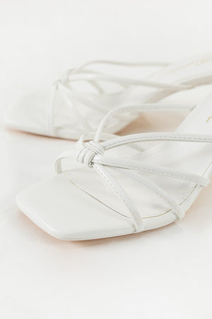 Kitten Heel Sandalia - Reina Diaz