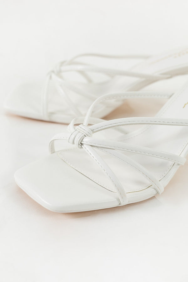 Kitten Heel Sandalia - Reina Diaz