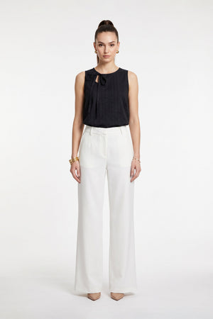 Renata Tie-Neck Keyhole Sleeveless Blusa 753041 NEG - Reina Diaz