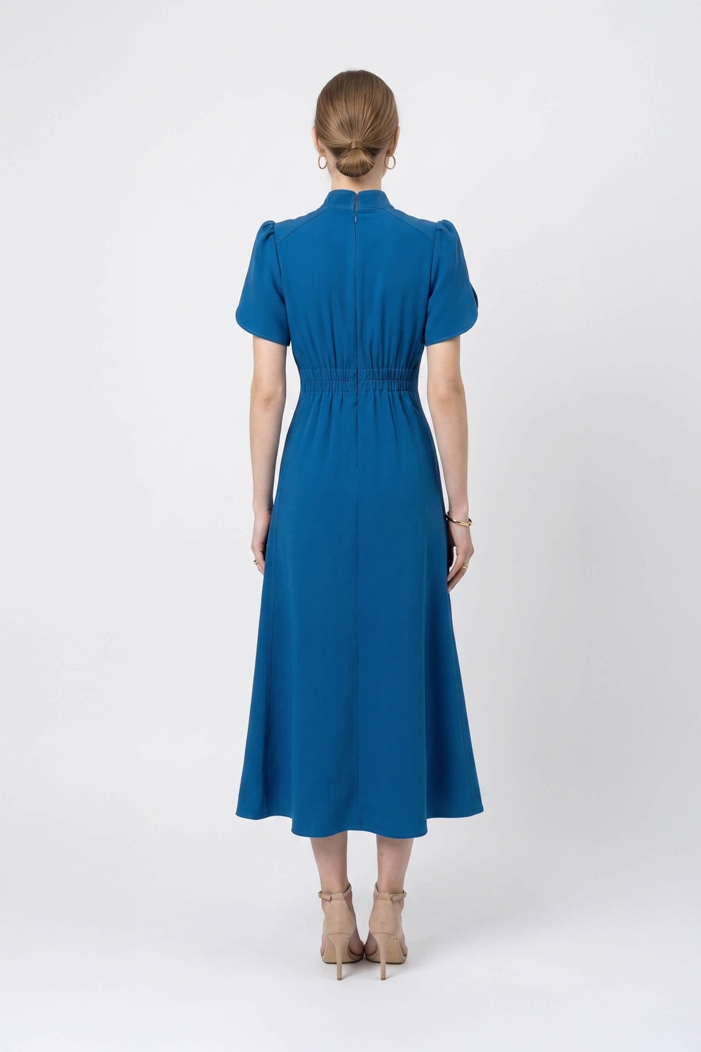 Romina High-Neck Keyhole Midi Vestido 526305 COB - Reina Diaz