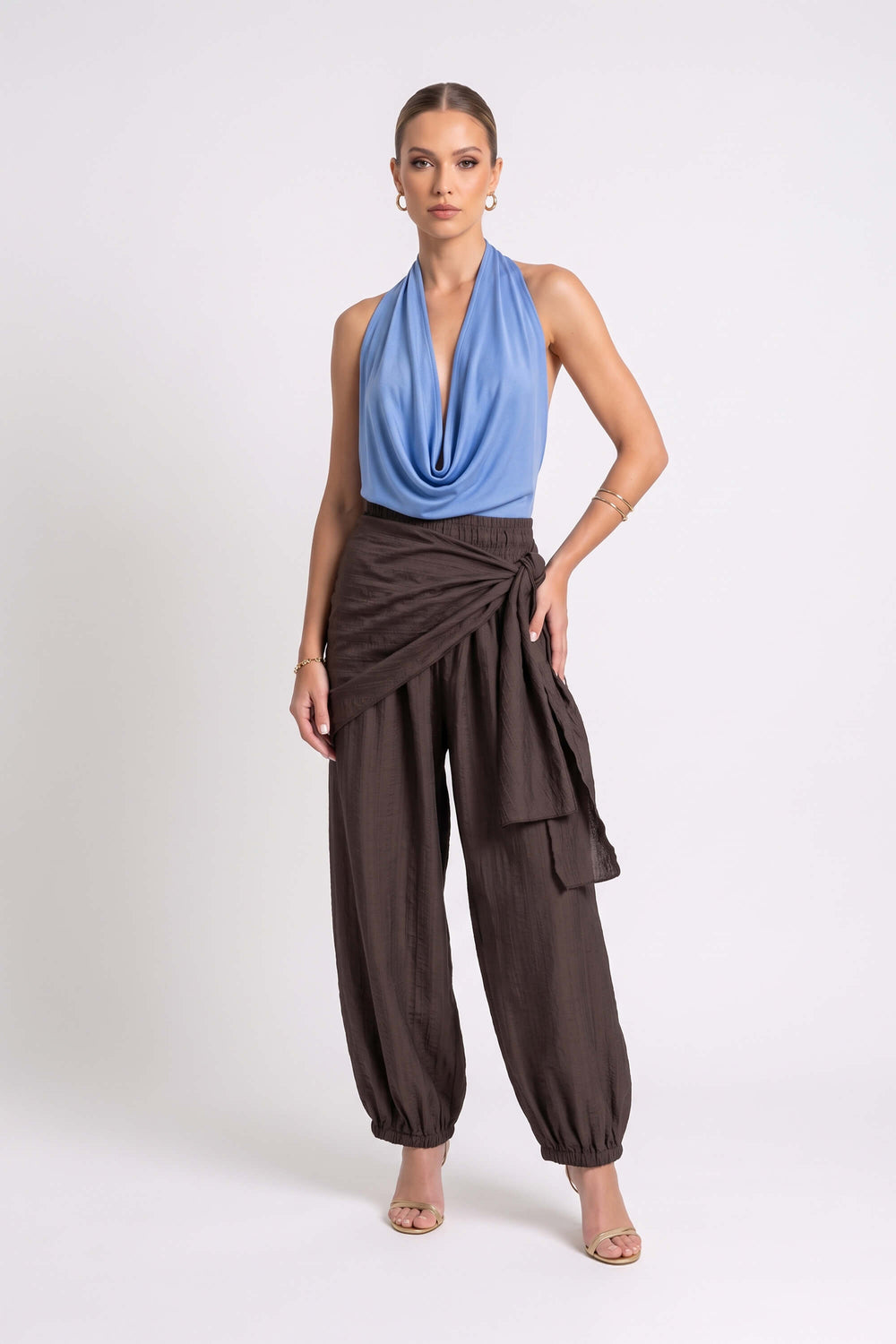 Sofía Halter Cowl-Neck Backless Blusa 753039 PER - Reina Diaz